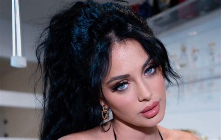 Camilla Araujo: A Rising Star in the World of Fashion and Influencer Culture