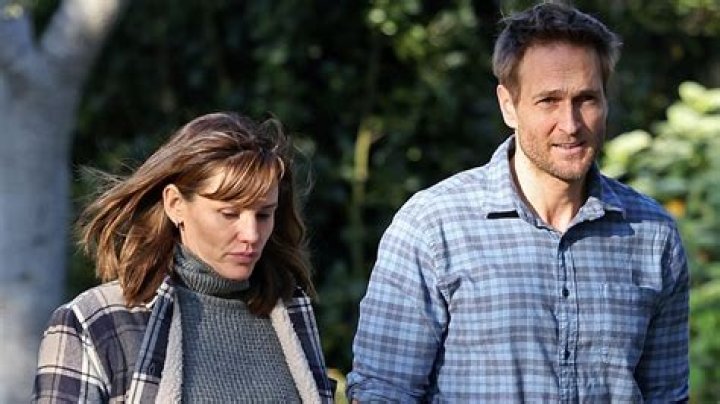Exploring the Lives of James Garner and Jennifer Garner: A Journey Through Generations